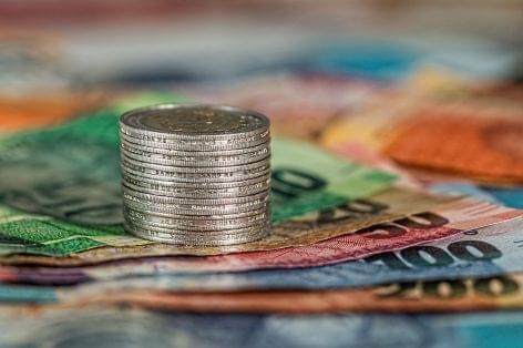 Analysts: Retail sales increased above expectations