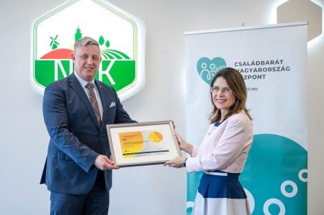 The National Chamber of Agriculture received the family-friendly workplace trademark