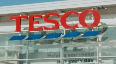 Jelentős veszteséggel zárta az üzleti évet a Tesco