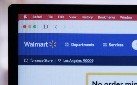 Iskolákat támogat a Walmart a vásárlókkal összefogva